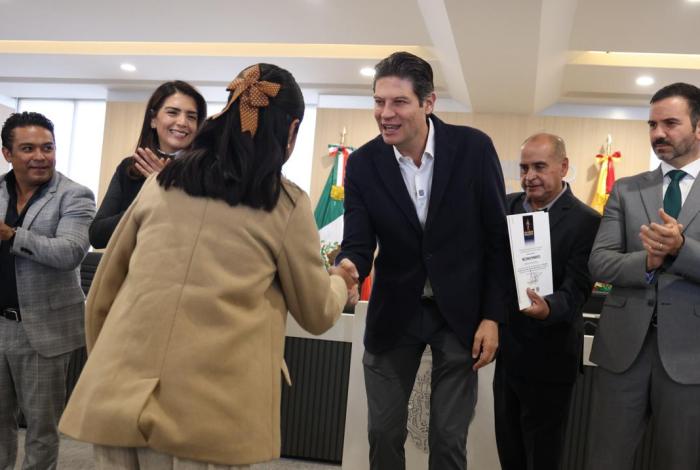 Alfonso Martínez, reconoce a deportistas morelianos