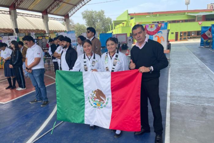 Alumnas del Cecytem representan a México en evento internacional de ciencia en Perú