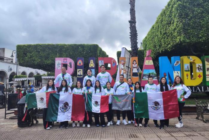 Alumnos del CECyTEM Puruándiro viajan a Perú para representar a México en Muestra Científica