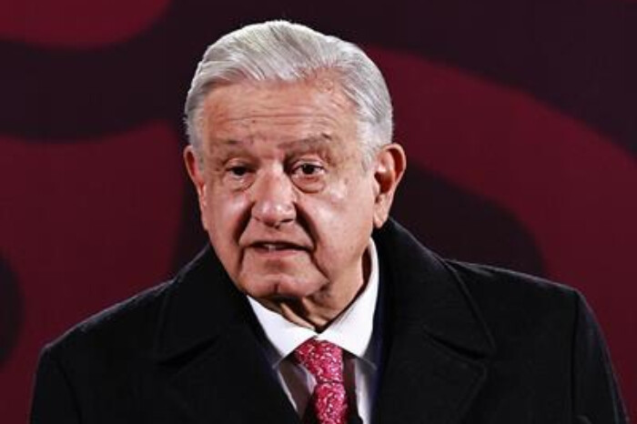 AMLO promete apoyo a 15 mil familias afectadas por el huracán John en Acapulco