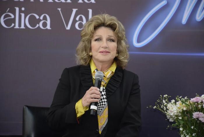 Angélica María responde a Poncho de Nigris sobre romance