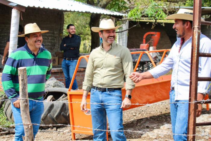Ante líderes ejidatarios de Chiquimitío, Yankel Benítez destaca valor gastronómico y cultural del maíz