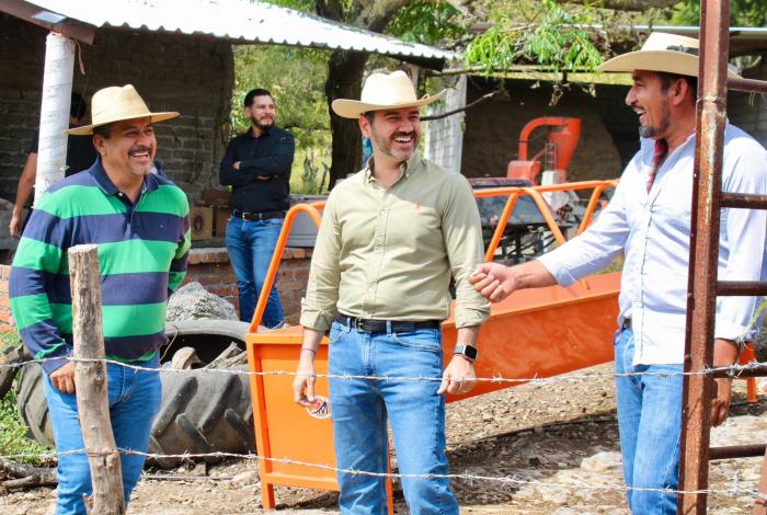 Ante líderes ejidatarios de Chiquimitío, Yankel Benítez destaca valor gastronómico y cultural del maíz