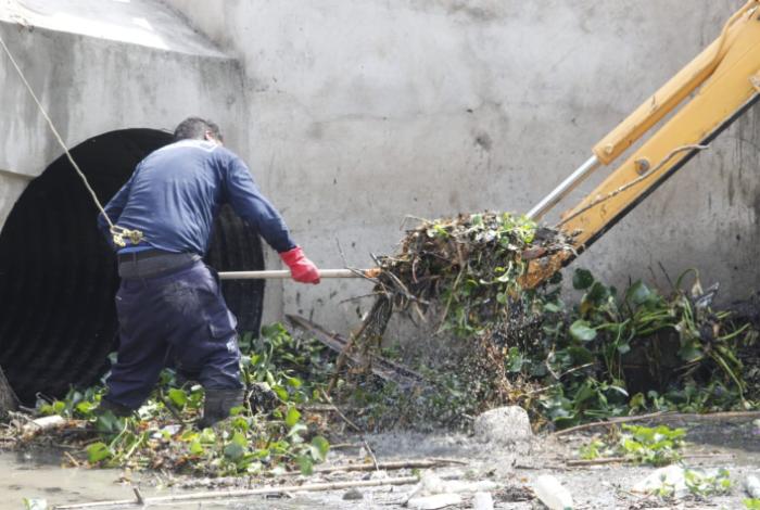Ante llegada de lluvias, Gobierno de Morelia intensifica labores de limpieza en drenes para evitar inundaciones