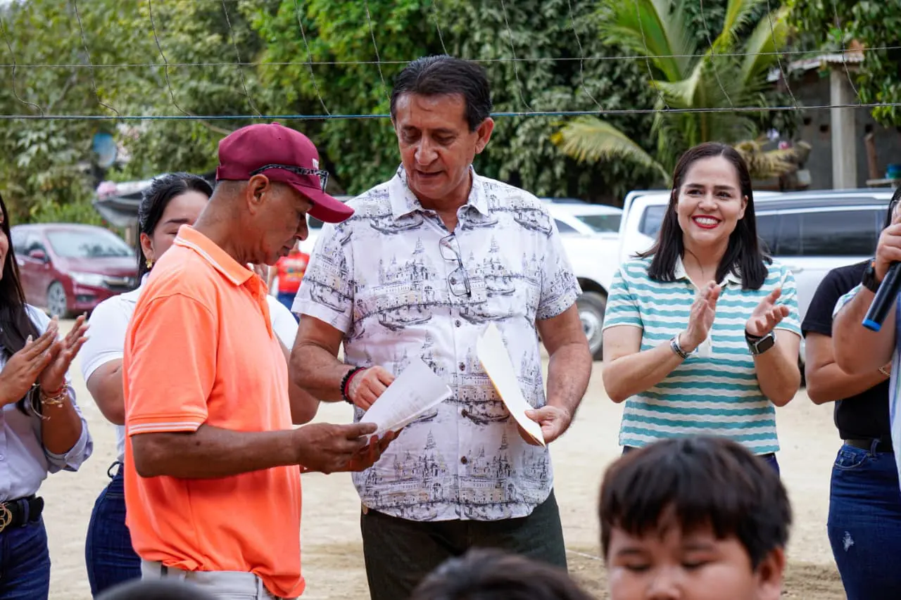 Anuncia Manuel Esquivel Obras para la Comunidad de San Rafael