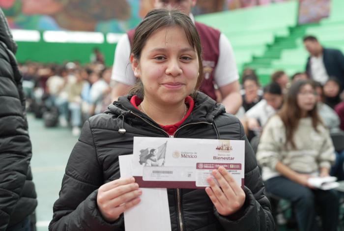 Anuncian primer pago de la beca ‘Gertrudis Bocanegra’