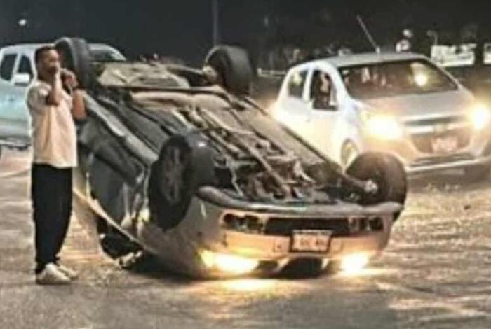 Aparatosa volcadura en el libramiento norponiente de Morelia