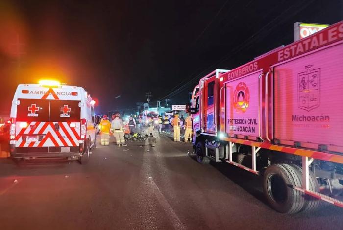 Aparatoso choque deja 4 personas lesionadas en libramiento de Morelia