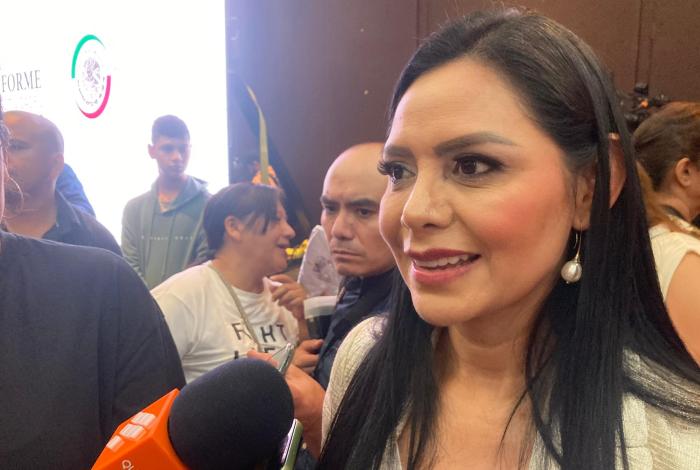 Araceli Saucedo se queda en la bancada de Morena