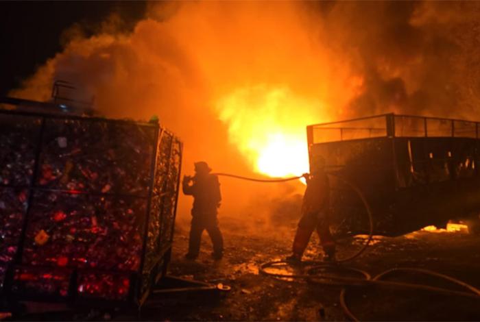 Arde recicladora en la colonia Los Ángeles, en Morelia