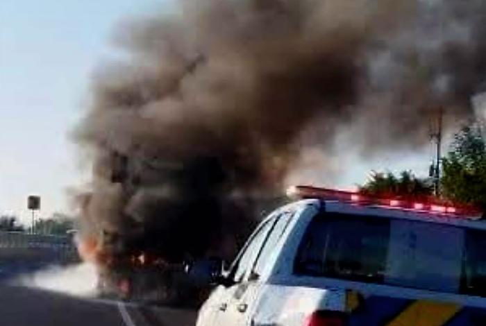 Arde tractocamión en la México-Guadalajara