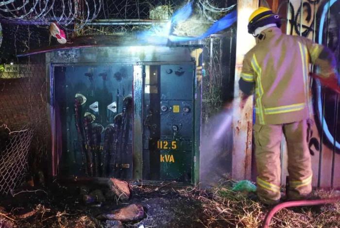 Arde transformador de la CFE en Calzada La Huerta, Morelia
