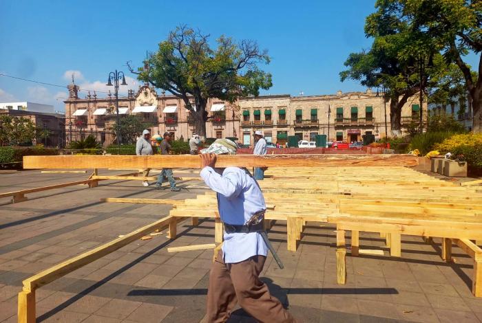 Arranca instalación de pista de hielo, en plazas Melchor Ocampo