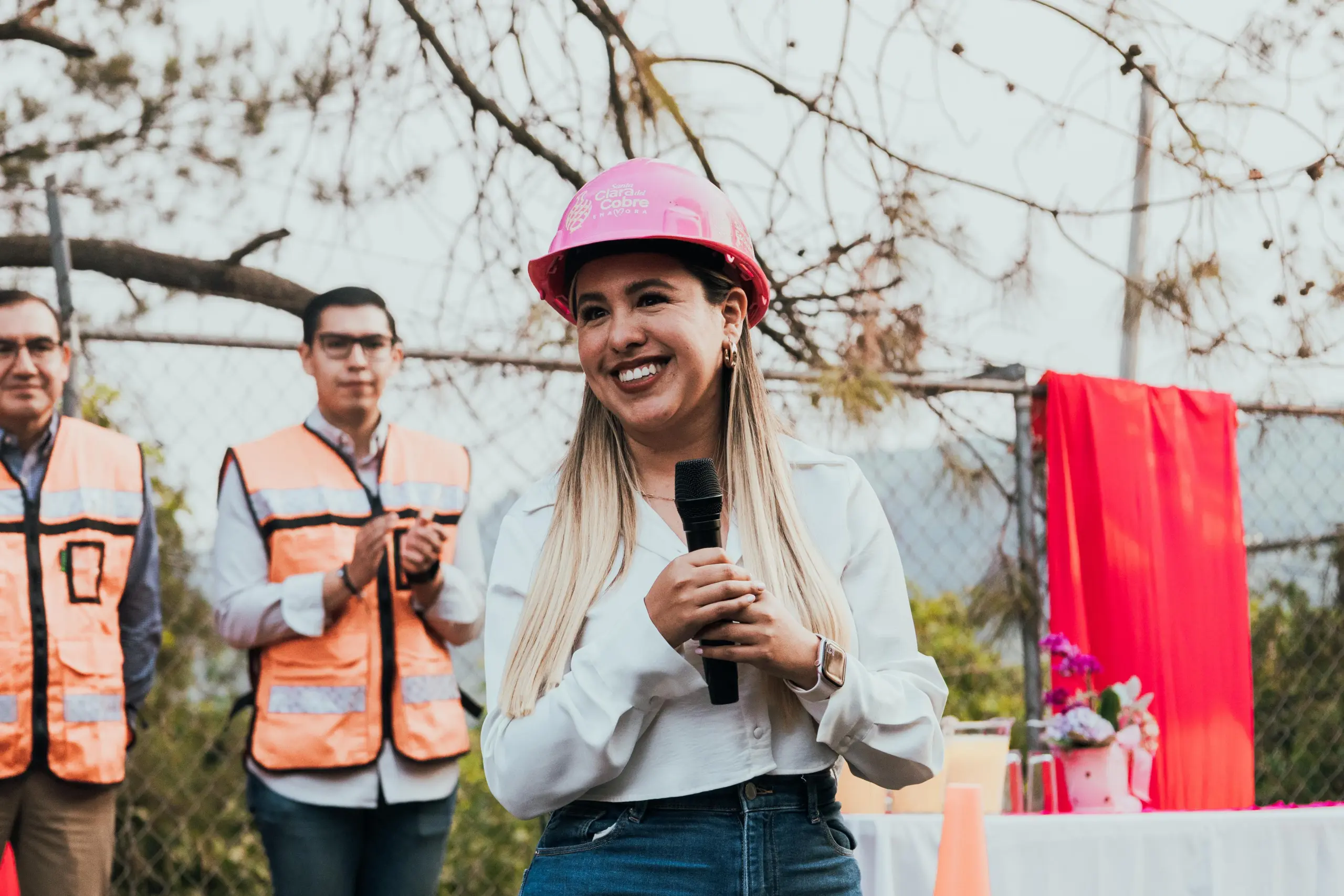 Arranca reencarpetamiento de vialidad principal en Tarascón, con más de 8 mil m² de mejora