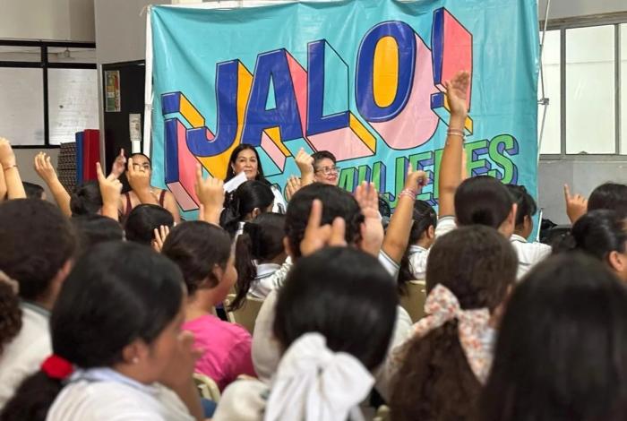 Arrancó caravana Jalo x las Mujeres; llevó productos menstruales a Apatzingán