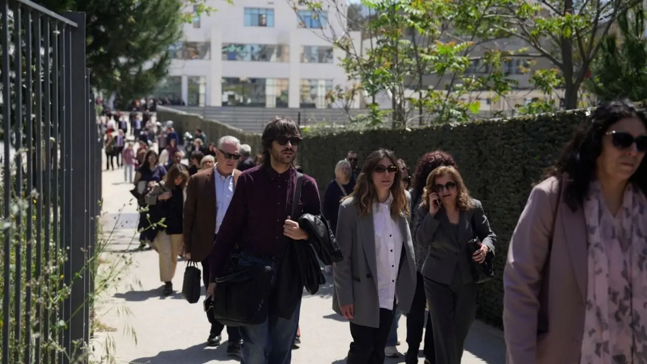 Arrestan a hombre de 89 años tras tiroteo en Atenas; hay cuatro heridos
