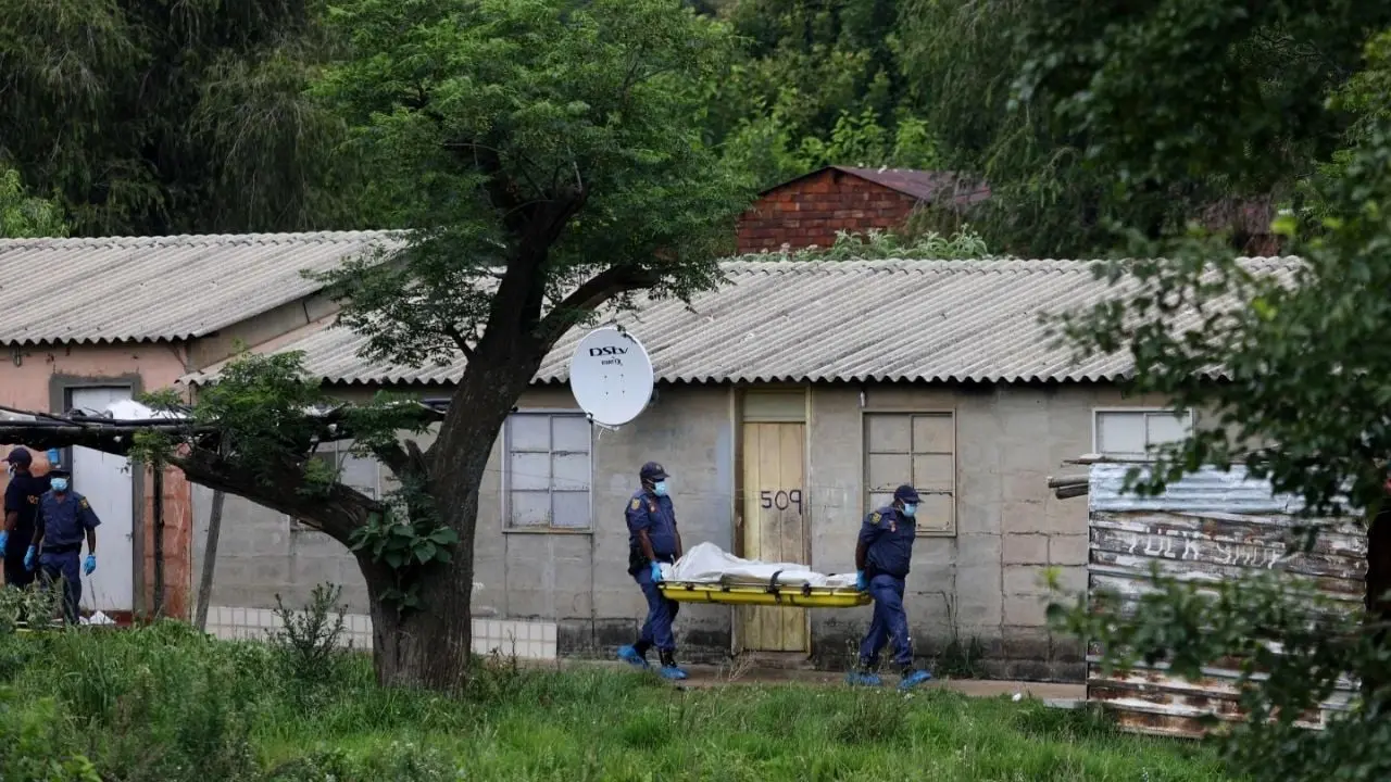 Arrestan a sospechoso de tiroteo que mató a 12 personas en Sudáfrica