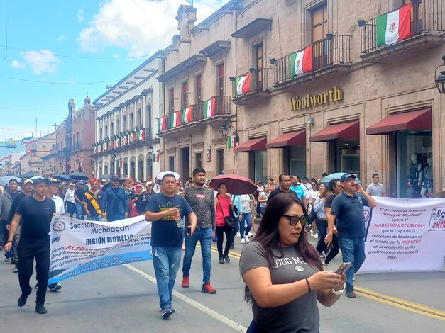 Arriba movilización de la CNTE al Centro Histórico