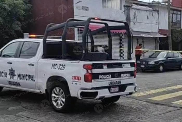 As3sinan a un hombre frente a un templo en Uruapan