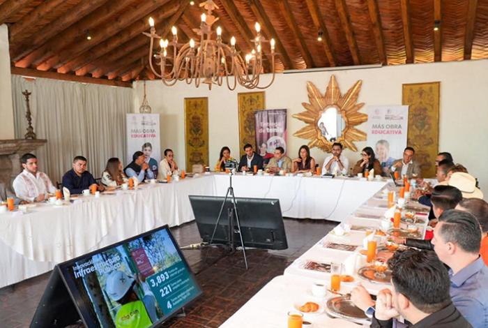 Asegura Ario más de 7 mdp para fortalecer escuelas gracias a la gestión de Yohana Mendoza