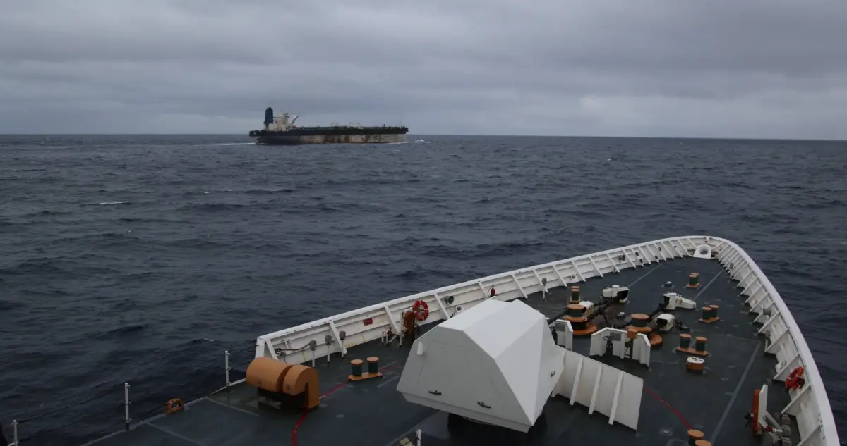 Asegura EU buque petrolero ruso que había zarpado de Venezuela