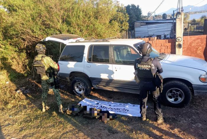 Asegura SSP vehículo y equipo con siglas de célula criminal, en Erongarícuaro