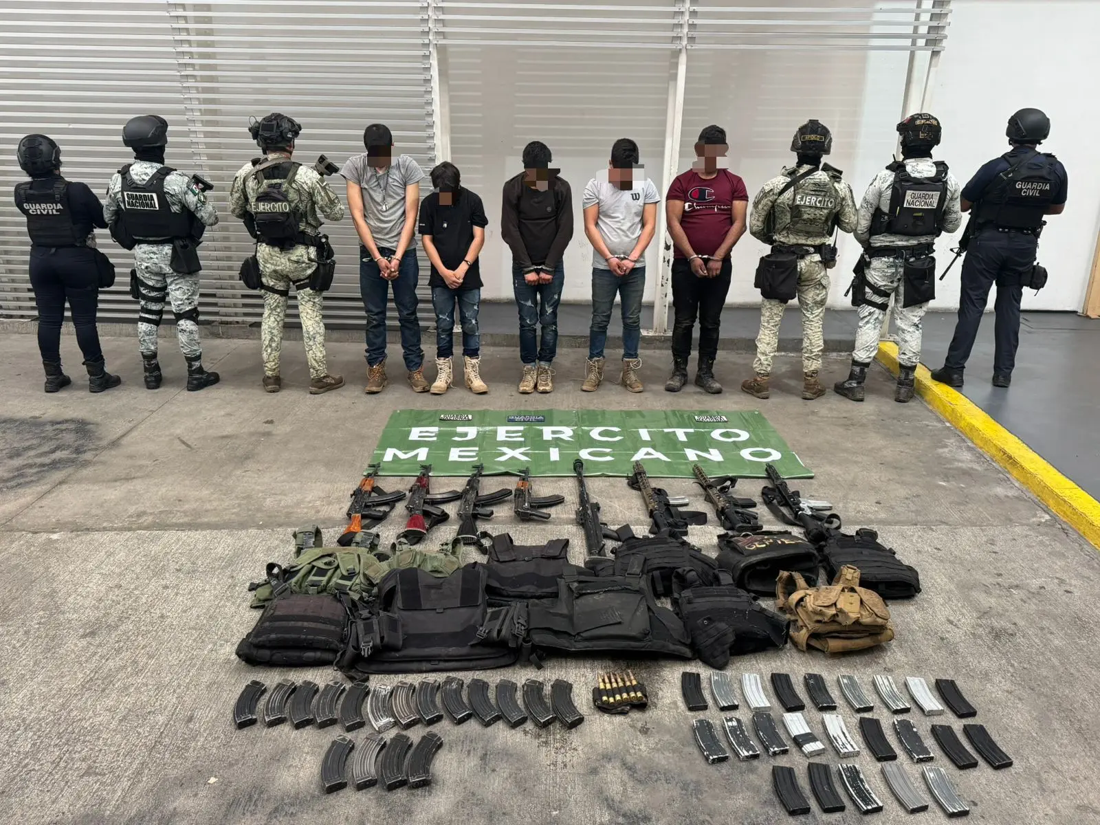 Asegurados 5 hombres, un barret y fusiles en Zinapécuaro: SSP