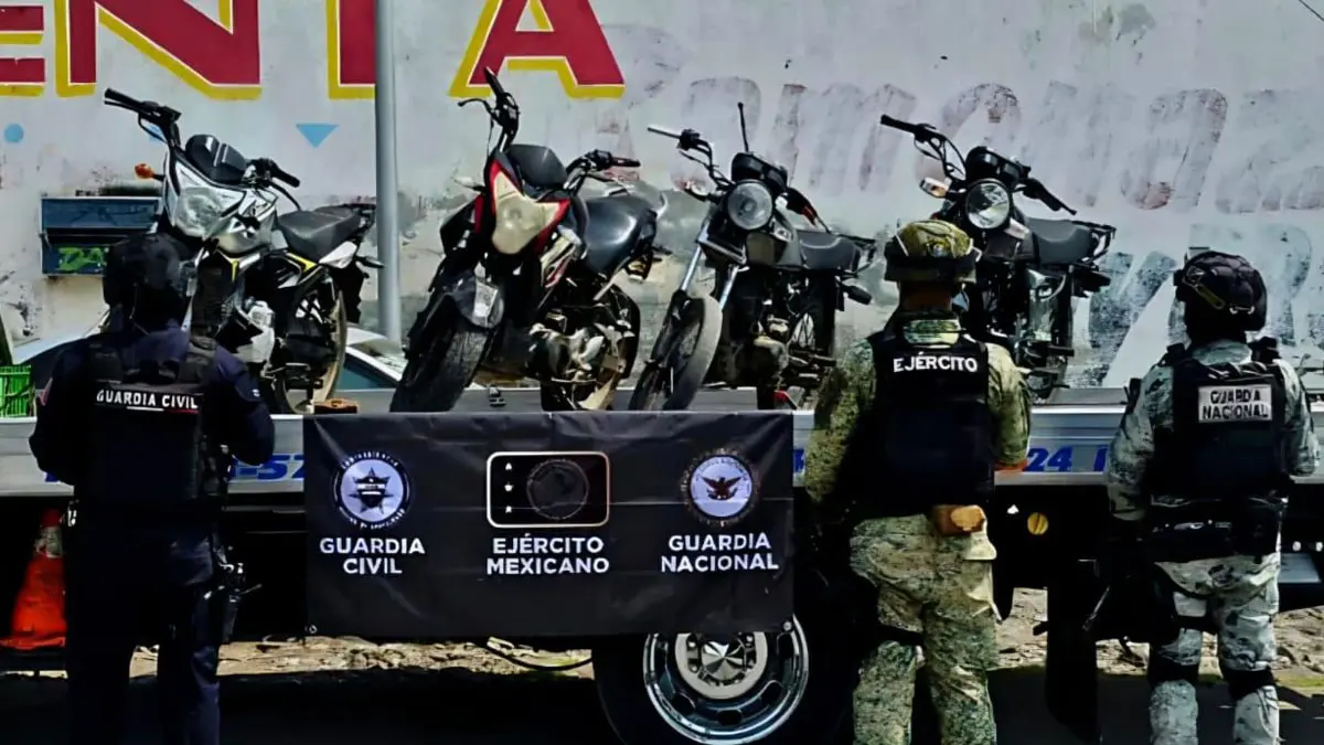 Aseguran 5 motocicletas y a una pareja durante operativo en Apatzingán 