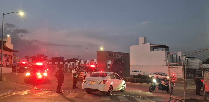 Aseguran a conductor de vehículo con presunto reporte de robo, en Puerta Victoria en Morelia