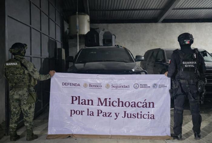 Aseguran bodega con vehículos ‘monstruo’ en Coahuayana