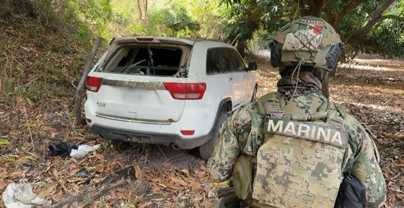 Aseguran camioneta robada en Aquila