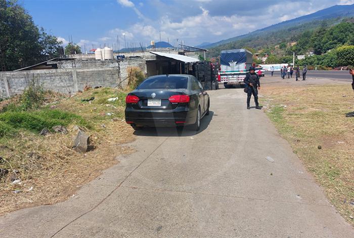 Asesinan a dos jóvenes mujeres a bordo de un Jetta, en Tingambato