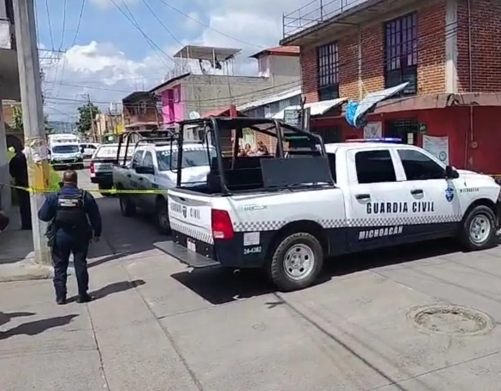 Asesinan a dos personas en barbería de Uruapan