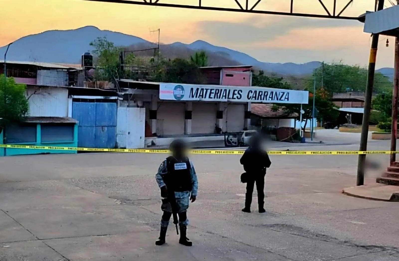 Asesinan a un hombre y queman un auto en Tiquicheo