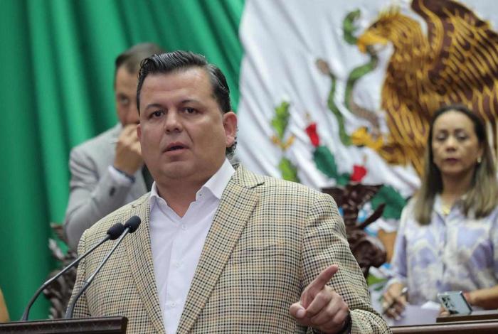 Así como piden una Palestina Libre, pidan un Apatzingán libre de doble cuota: Memo Valencia