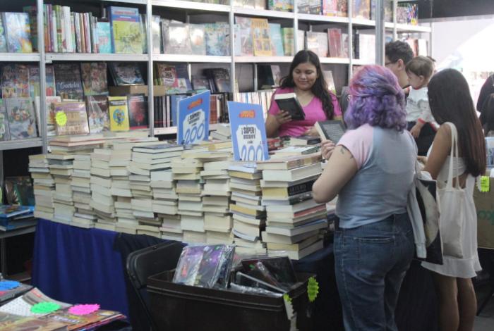 Asistentes a la 5ta. Fillm destacan variedad de libros, actividades y precios accesibles