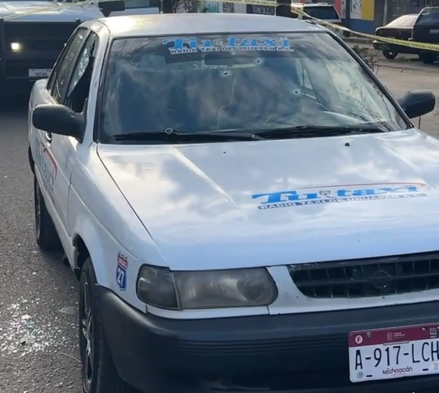 Atacan a balazos a taxista en Uruapan