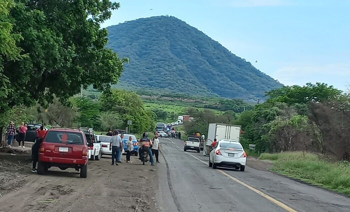 Atacan con explosivos arrojados desde un dron a policías municipales de Buenavista