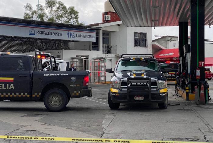 Ataque armado contra pareja; se refugian en gasolinera en el libramiento de Morelia