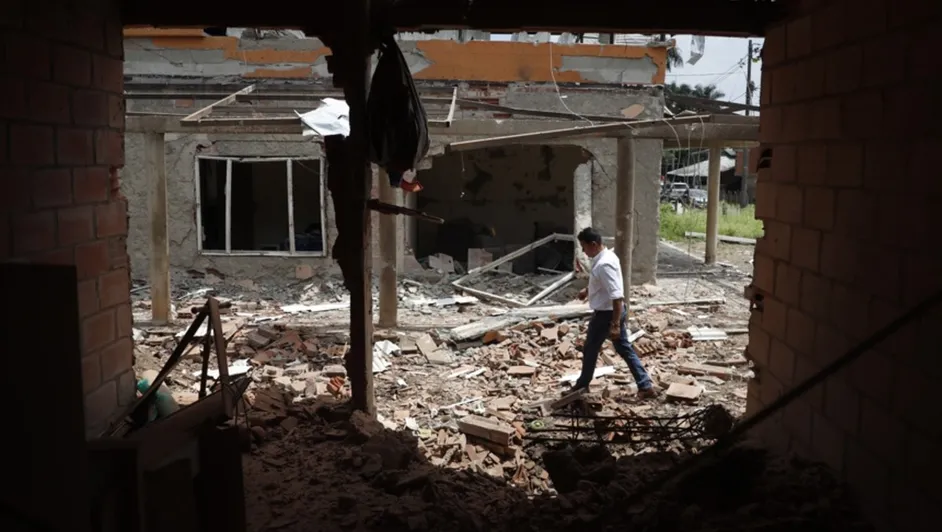 Ataque con explosivos deja casas en ruinas y heridos de gravedad en Colombia