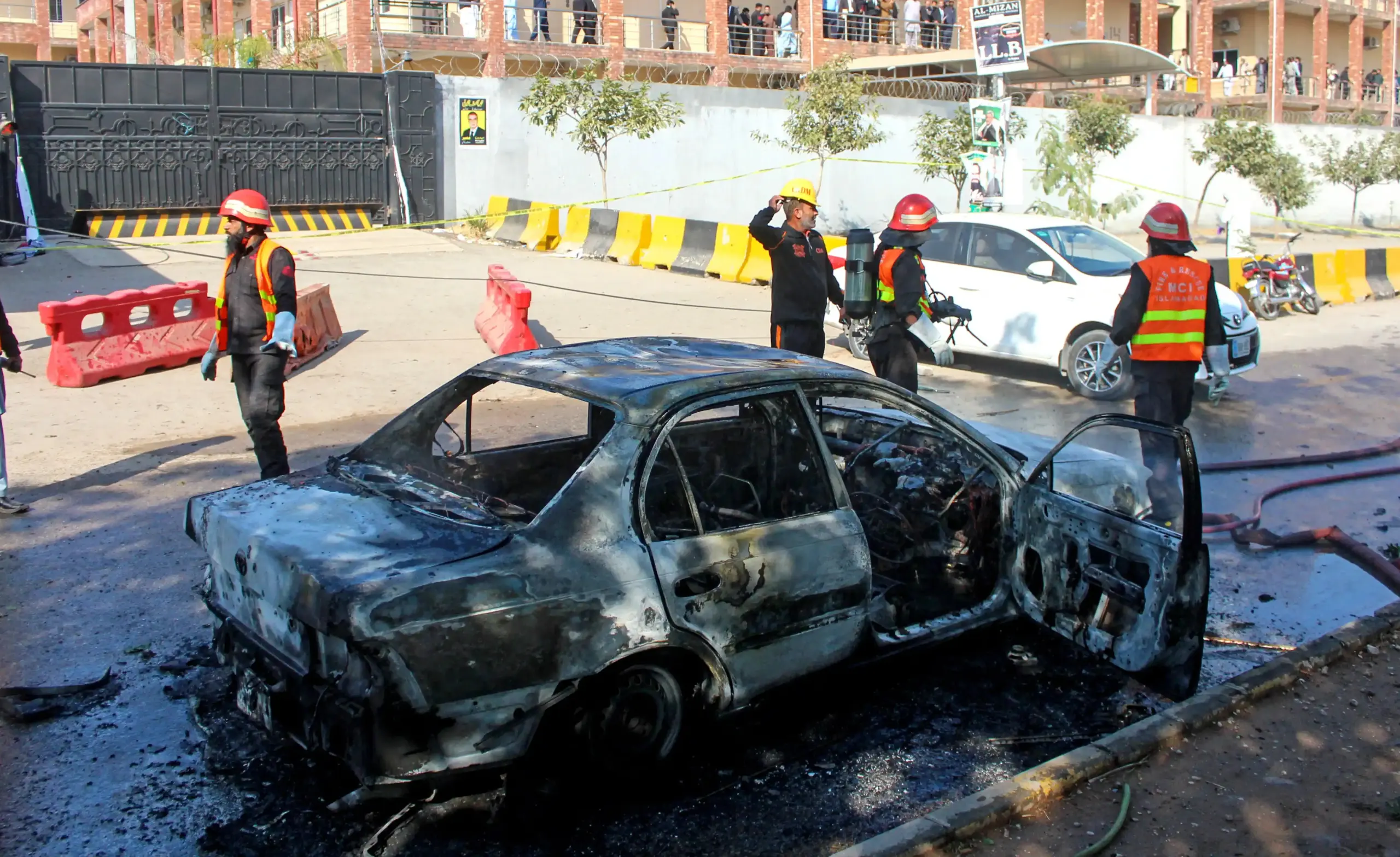 Atentado suicida en Pakistán deja al menos 12 muertos y 27 heridos | VIDEO