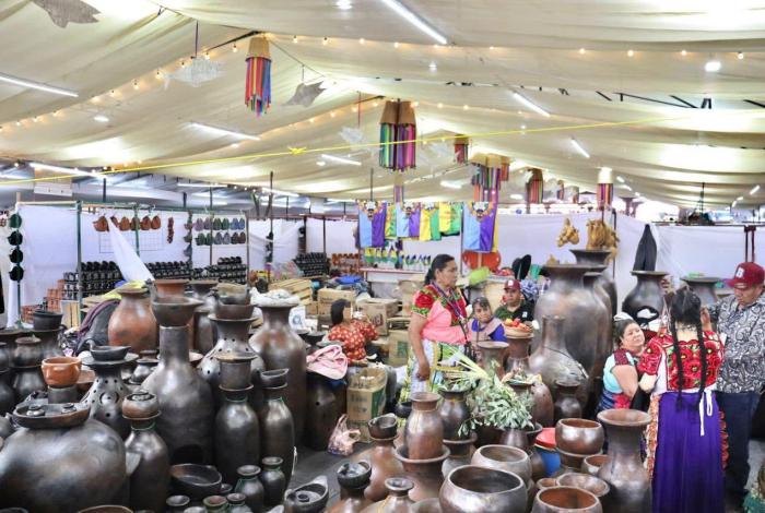 ¡Aún puedes vivir y disfrutar de la magia del Tianguis Artesanal de Uruapan! #GaleríaFotos