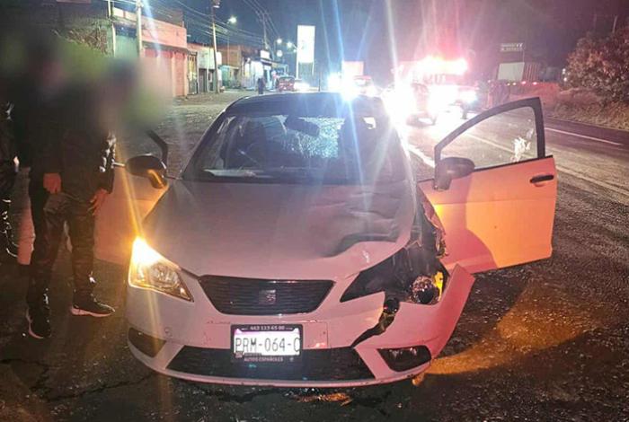 Auto atropella a adulto y niño en la Morelia-Pátzcuaro; el menor muere