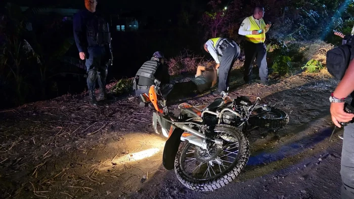 Auto atropella a motociclista y escapa en Zamora