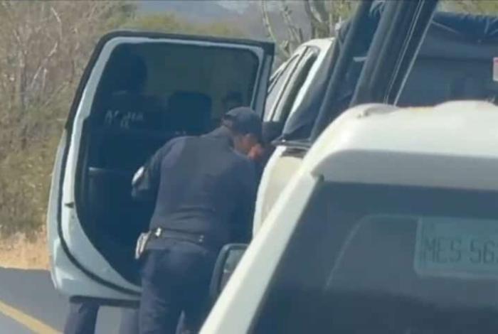 Automovilista en reversa provoca choque múltiple en Tres Puentes, Morelia; hay 2 heridos