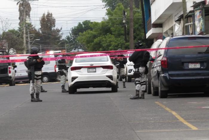 Automovilista es atacado a balazos cerca de secundaria en Uruapan, Michoacán