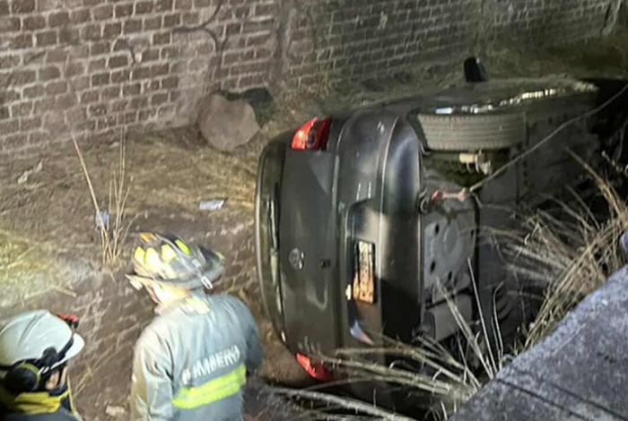 Automovilista muere al caer a un canal seco en el fraccionamiento Metrópolis II, Tarímbaro
