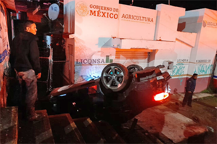 Automovilista queda herida tras choque volcadura en Pátzcuaro