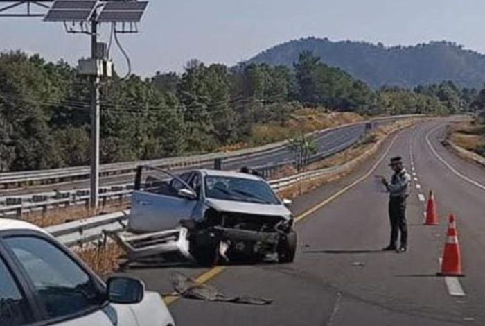 Automovilista se accidenta en autopista Siglo XXI y queda lesionado