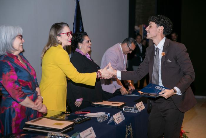 Autonomía universitaria ha permitido generar beneficios para la comunidad nicolaita: Yarabí